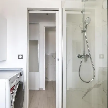 Double 6 Persons Near - Fairytale Factory Apartment