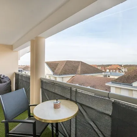 Double 6 Persons Near - Fairytale Factory Apartment