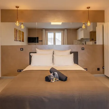 Double 6 Persons Near - Fairytale Factory Apartment
