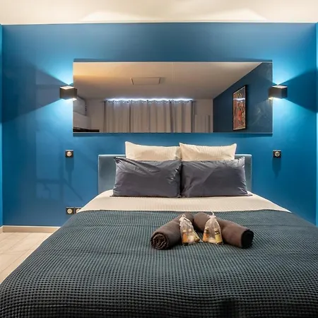 Double 6 Persons Near - Fairytale Factory Apartment