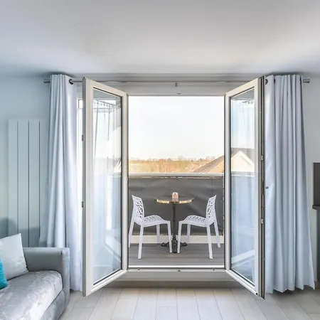Double 6 Persons Near - Fairytale Factory Apartment