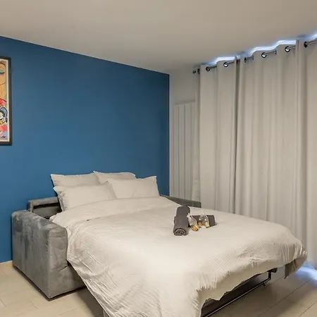 Double 6 Persons Near - Fairytale Factory Apartment