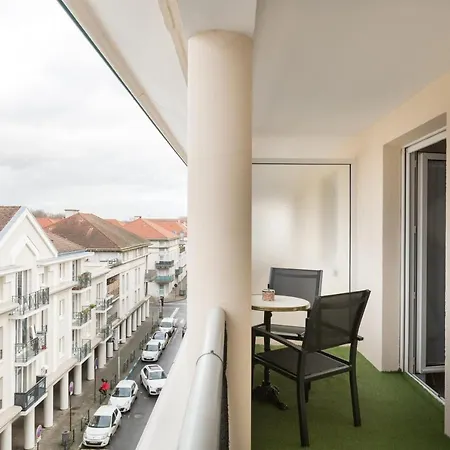 Double 6 Persons Near - Fairytale Factory Apartment