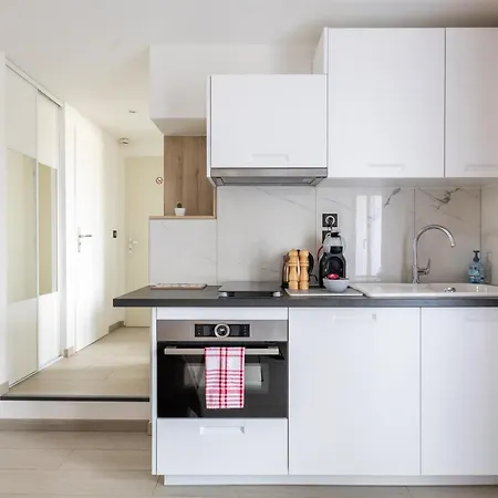 Double 6 Persons Near - Fairytale Factory Apartment